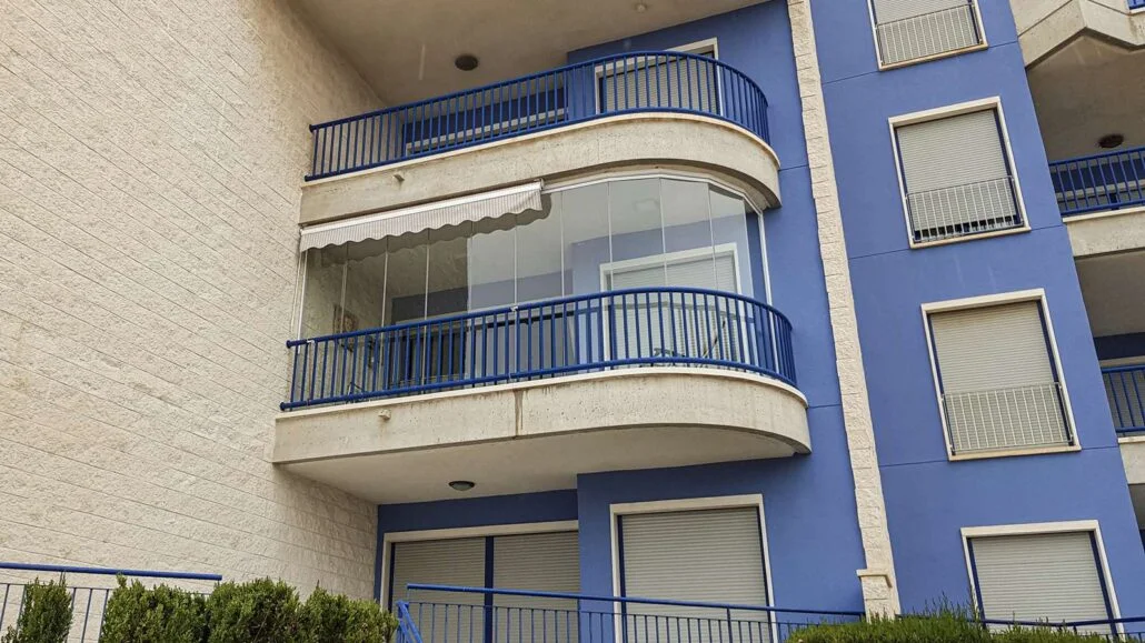 Cerramiento cortinas cristal en Alicante