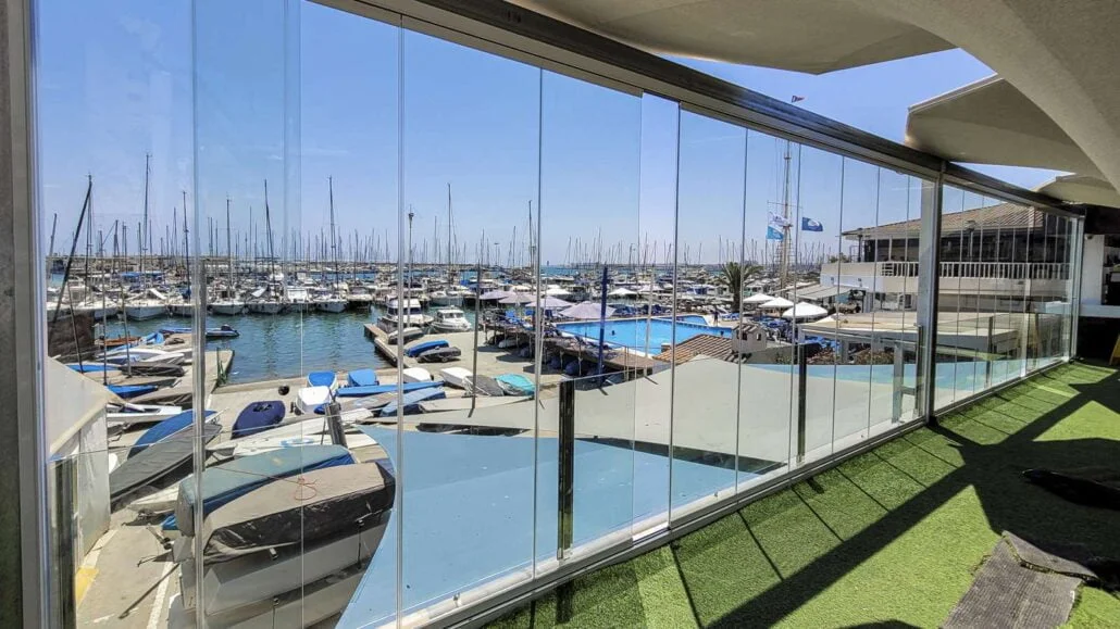 Cerramiento cortinas cristal en Alicante