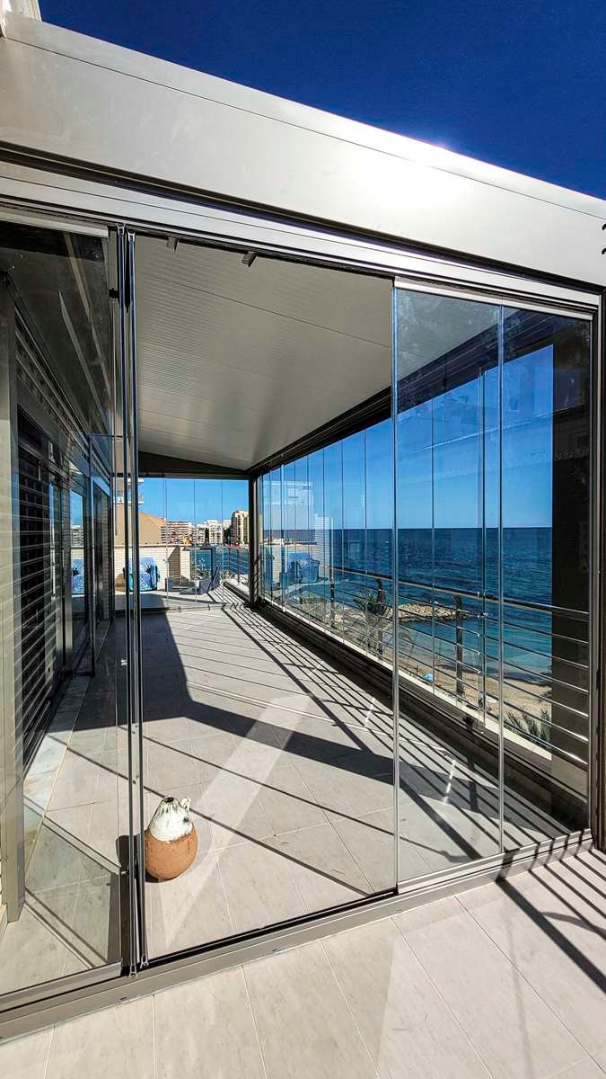 Fabricante e instalador de cortinas de cristal en Alicante