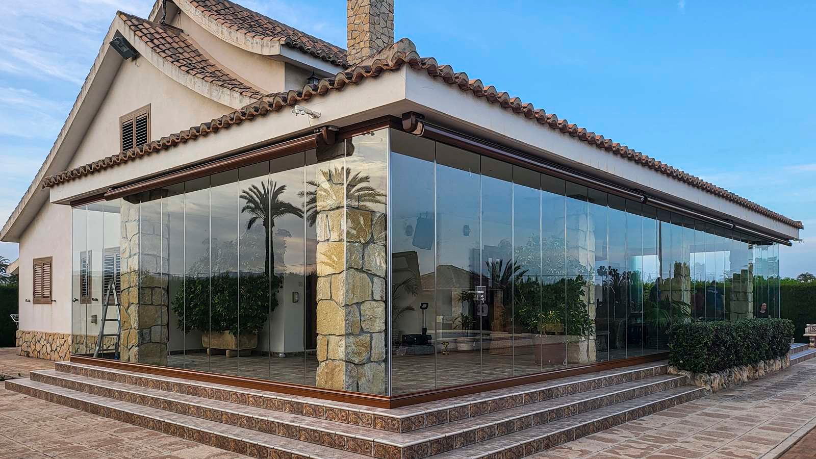 Fabricante e instalador de cortinas de cristal en Alicante